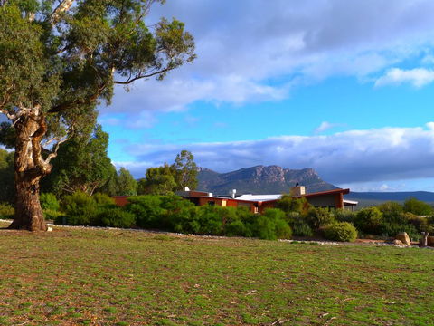 Meringa Springs - Your Accommodation 0