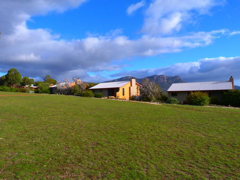 Meringa Springs - Your Accommodation 2