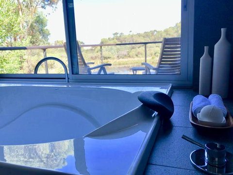 Messmates Luxury Eco Suites - Your Accommodation 2