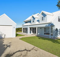 Middle Rock Beach House - Beach Front Lake Cathie - Your Accommodation