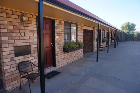 Miles Outback Motel - Your Accommodation 2