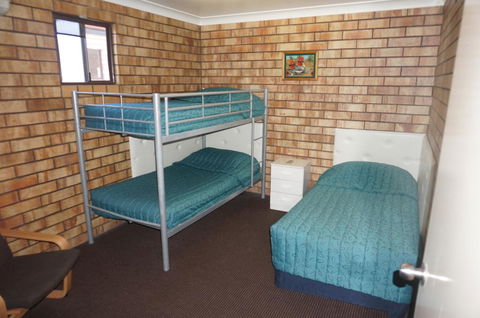 Miles Outback Motel - Your Accommodation 1