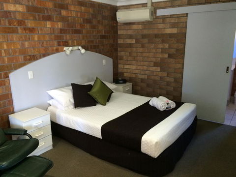 Miles Outback Motel - Your Accommodation 0