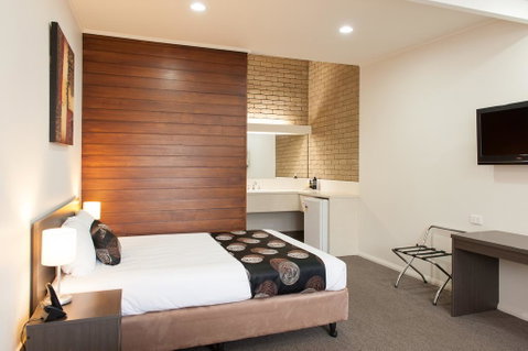 Mitchell On Main - Your Accommodation 3