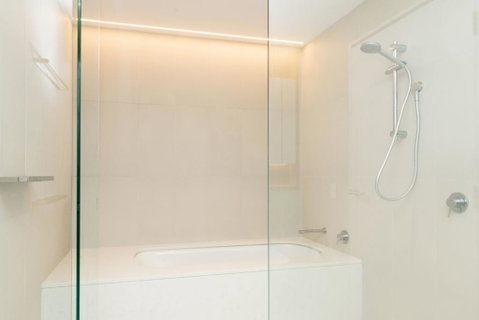 Modern 2 Bedroom Apartment In Darling Harbour - Your Accommodation 2