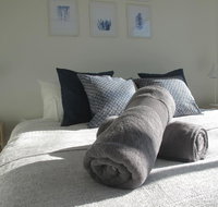 Modern 3 Bedroom Apt With FREE Parking Netflix Wifi  Welcome Wine by BnB Pro - Your Accommodation