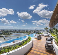 Modern Apartment in South Brisbane Infinity Pool - Your Accommodation