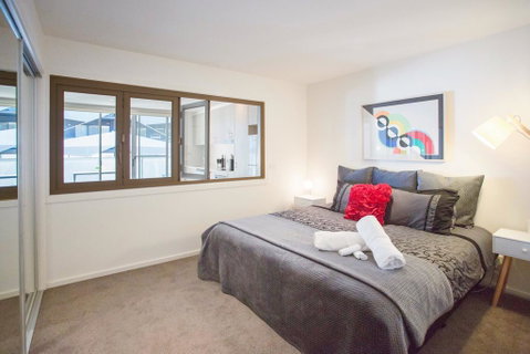 Modern Executive Apartment @ Braddon, 1BR, Wine, Wifi, Secure Parking, Canberra - Your Accommodation 2