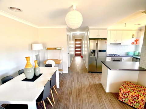 Modern Majestic - Everything You Need - Private Location - Your Accommodation 0