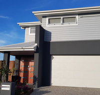 Modern two-story Hampton Style house - Your Accommodation