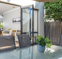 MOMENTS FROM BRADDON  ANU SPACIOUS and RELAXED - Your Accommodation