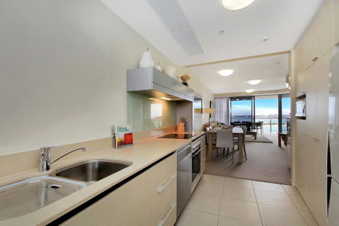 Monaco Unit 905, 12 Otranto St - Your Accommodation 3