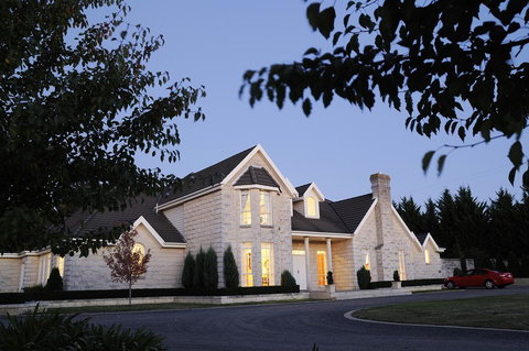 Montfort Manor - Your Accommodation 2