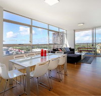 Moore to See - Modern and Spacious 3BR Zetland Apartment with Views over Moore Park - Your Accommodation