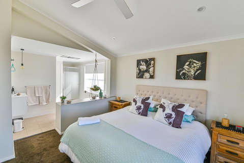 Mortimers Wines - The Canopy Loft - Your Accommodation 1