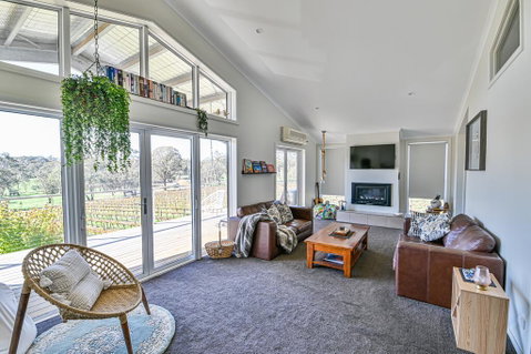 Mortimers Wines - The Canopy Loft - Your Accommodation 0