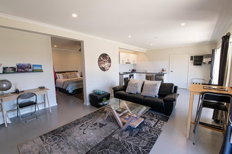 Mortimers Wines - The Vines Studio - Your Accommodation 2
