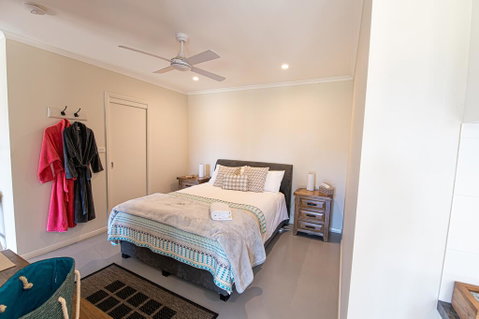 Mortimers Wines - The Vines Studio - Your Accommodation 0
