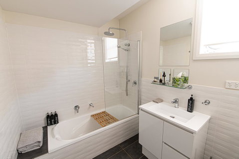 Mortimers Wines - The Vines Studio - Your Accommodation 3