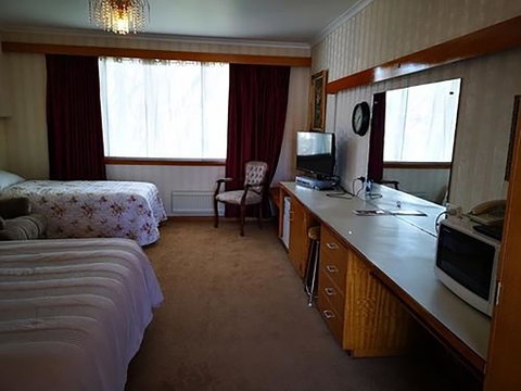 Motel Mayfair On Cavell - Your Accommodation 1