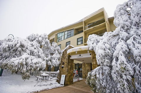 Mt Buller Chalet Hotel & Suites - Your Accommodation 0