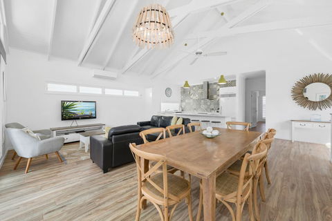 Mudjimba Island Beach House - Your Accommodation 1