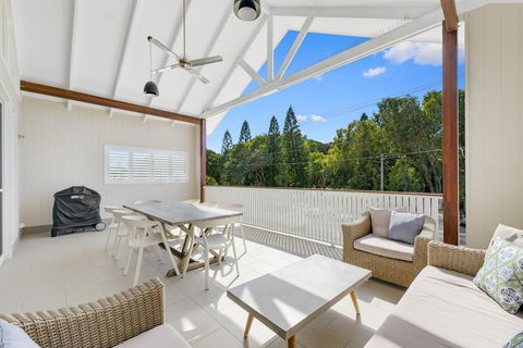 Mudjimba Island Beach House - Your Accommodation 3