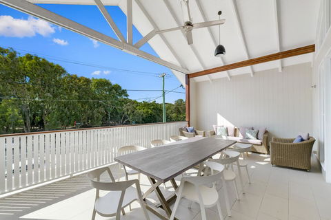 Mudjimba Island Beach House - Your Accommodation 2