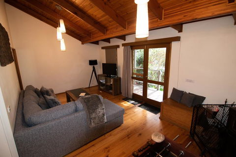 Mystic View Cottage - Your Accommodation 2