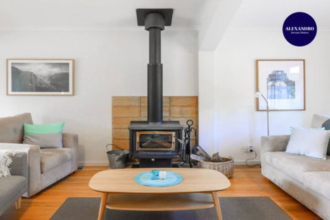 NATURE LOVERS DREAM // FIREPLACE //ACCESS TO HIKES - Your Accommodation 3