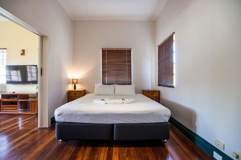 Captain Stirling Hotel - Your Accommodation 1