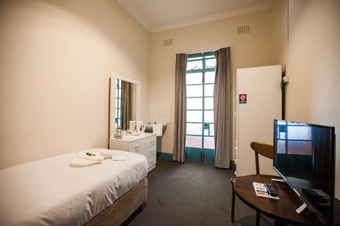 Captain Stirling Hotel - Your Accommodation 3
