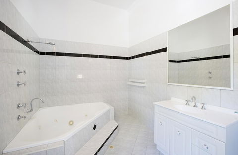 Captain Stirling Hotel - Your Accommodation 9