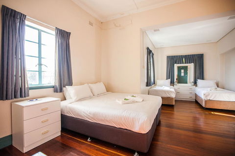 Captain Stirling Hotel - Your Accommodation 37