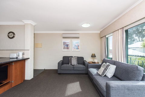 Subiaco Village 20 - Your Accommodation 4