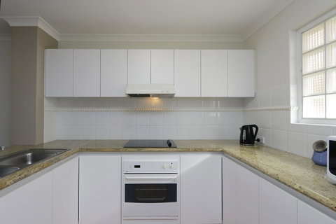 Hillarys Marina Apartment - Your Accommodation 14