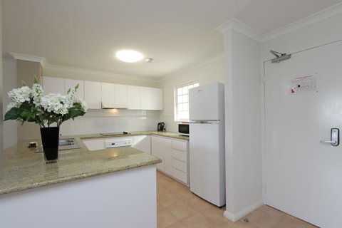 Hillarys Marina Apartment - Your Accommodation 15