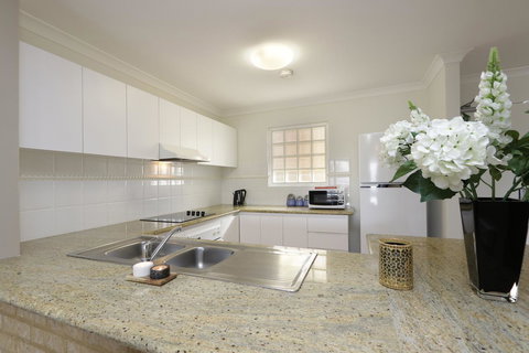 Hillarys Marina Apartment - Your Accommodation 10