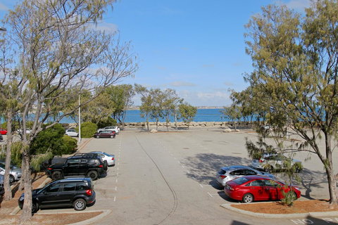 Hillarys Marina Apartment - Your Accommodation 0