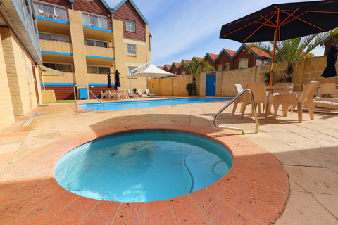 Hillarys Marina Apartment - Your Accommodation 34