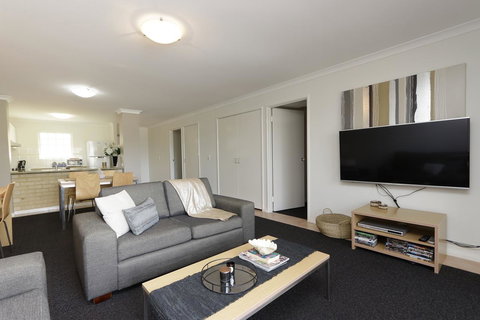 Hillarys Marina Apartment - Your Accommodation 4