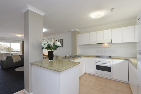 Hillarys Marina Apartment - Your Accommodation 16