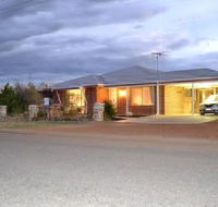 Beach Place  Leeman - Your Accommodation