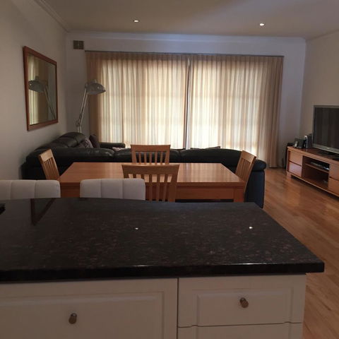 West End District Apartments - Your Accommodation 14