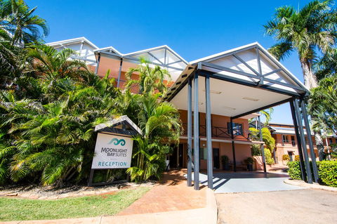 Moonlight Bay Suites - Your Accommodation 1