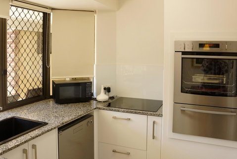 Suffolk House - Your Accommodation 10
