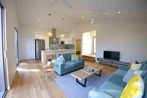 Sunny Blinco Street House - Your Accommodation 2