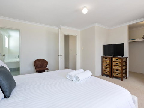 Cooper Street - Your Accommodation 7