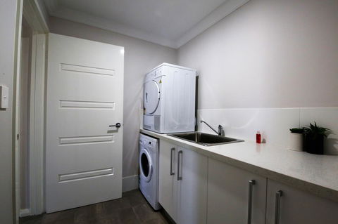 Studio Style Mindarie Marina - Your Accommodation 8