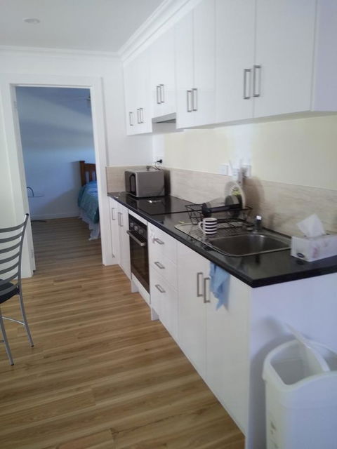 DIANELLA Budget Rooms Happy Place To Stay - Your Accommodation 9